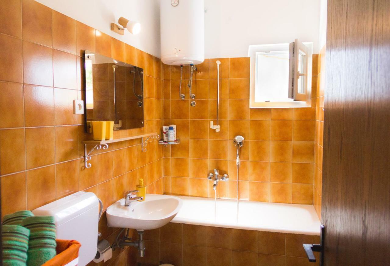 Holiday Home Laurea Supetar Ngoại thất bức ảnh