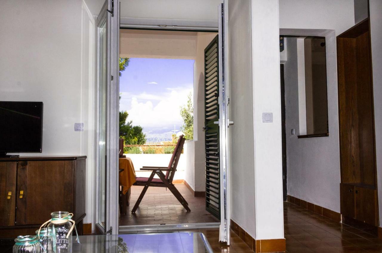 Holiday Home Laurea Supetar Ngoại thất bức ảnh